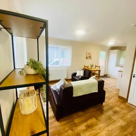 Elder With Hot Tub 펜션 *